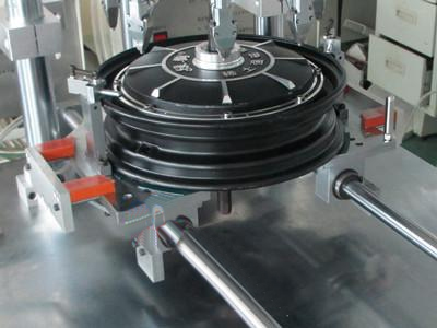 BYD汽车香蕉视频导航锁螺丝机的应用案例